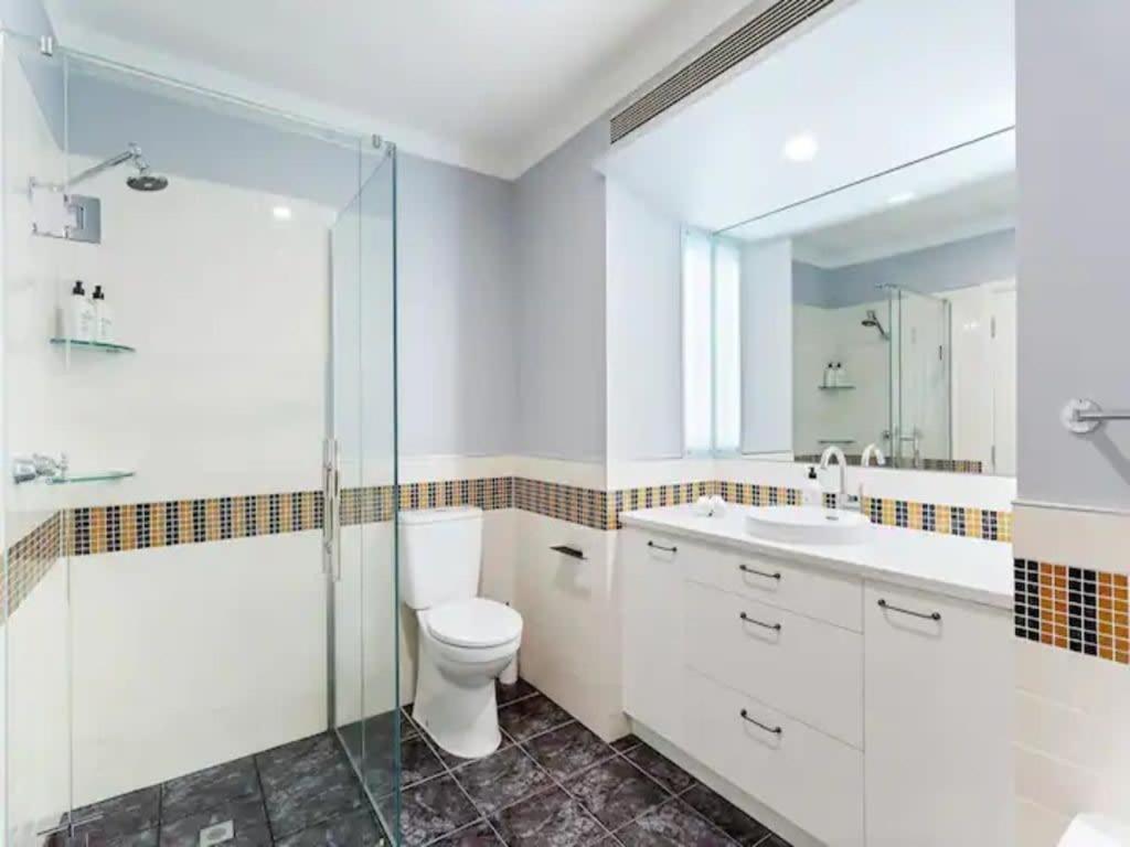 Lovely Bright Apartment With Balcony Pool And Gym Auckland Exterior photo