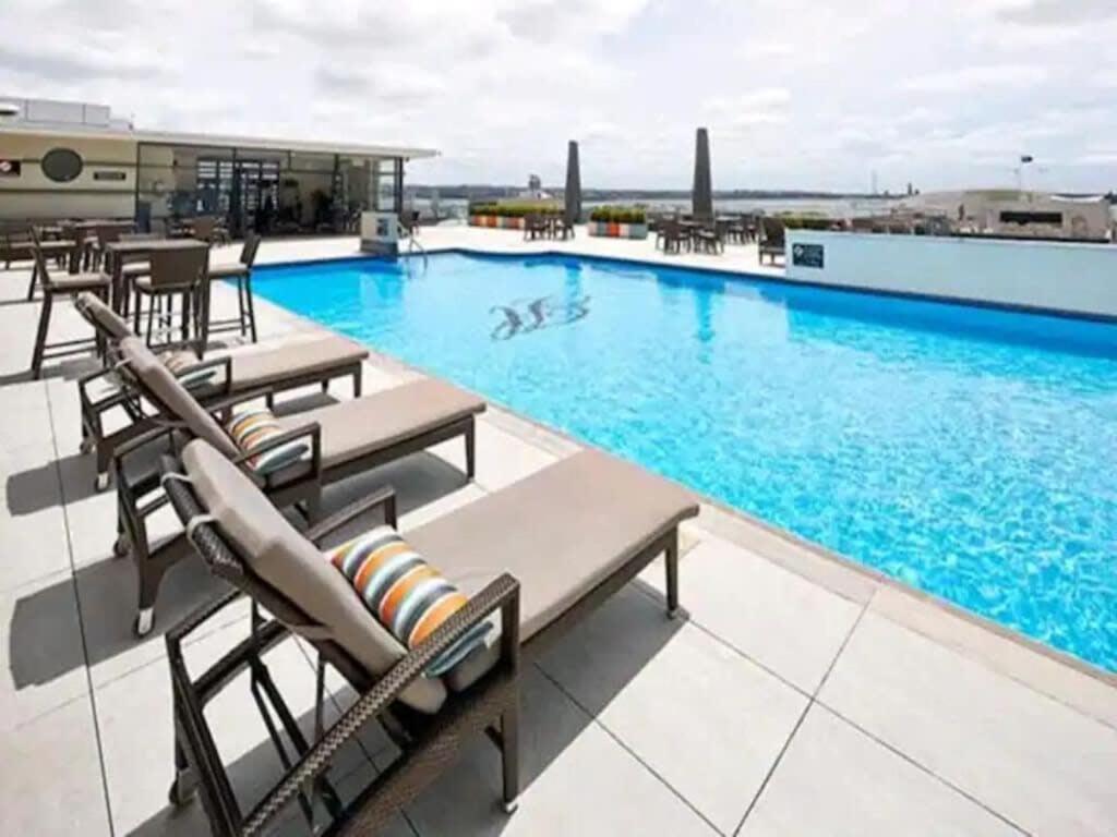 Lovely Bright Apartment With Balcony Pool And Gym Auckland Exterior photo